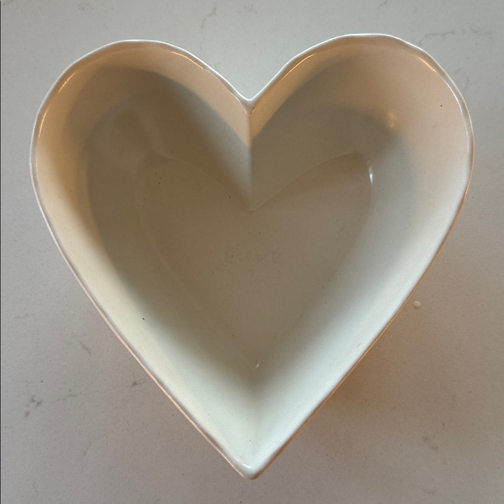 Valentine's Heart-Shaped Love Cream Bowl New!  ✨